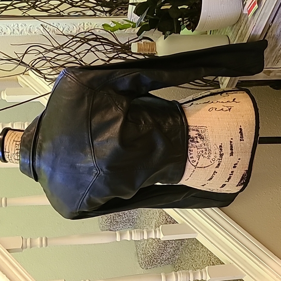 Cropped leather jacket - Picture 5 of 7